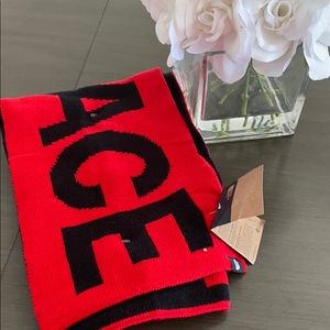 NWT NORTH FACE LOGO SCARF